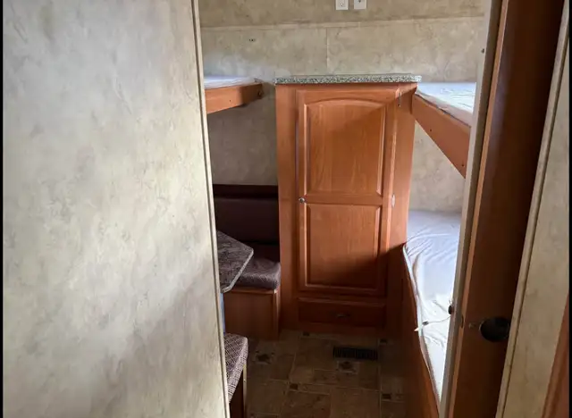 2010 Keystone Cougar X-Lite 29BHS w/ Polar Package – $14,500 in Travel Trailers & Campers in Charlottetown - Image 10