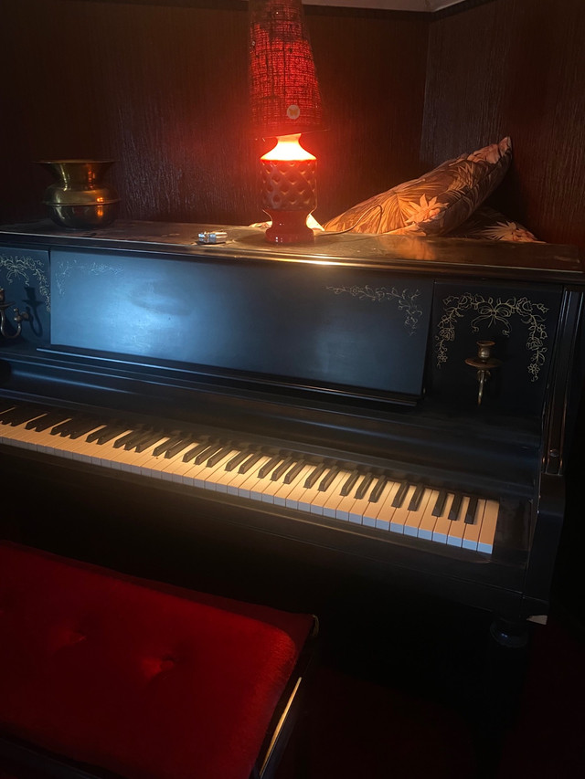 Piano avec banc  dans Pianos et claviers  à Ouest de l’Île