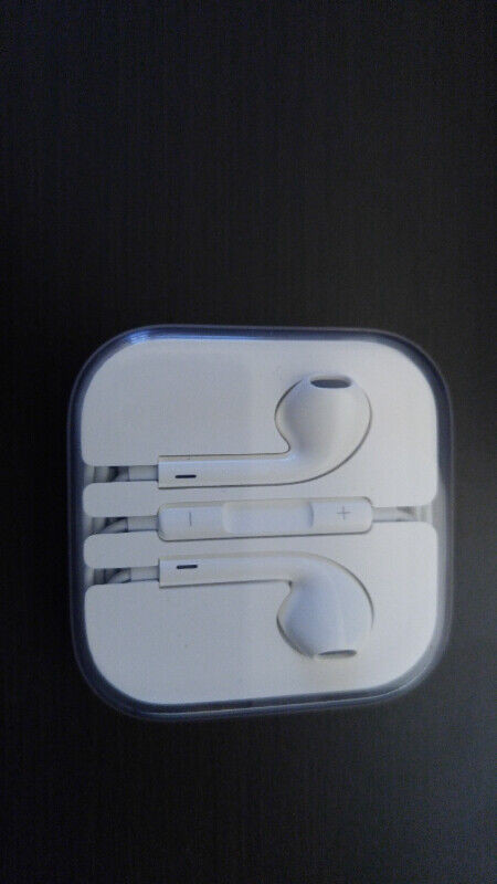 iPhone Headphones/ipods with Remote & Mic in iPod & MP3 Accessories in Calgary