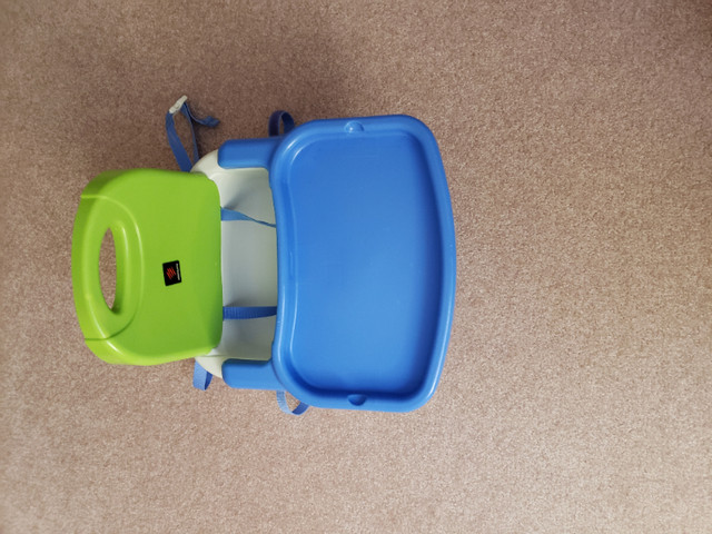 Portable baby dining chair for sale. in Multi-item in City of Toronto - Image 2