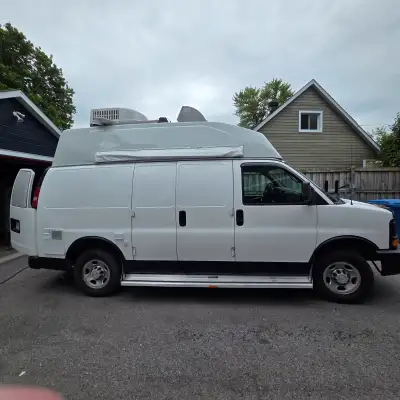VR Chevrolet express 2500 class B, 21' 2005 tout équipé prêt à partir à l'aventure avec vous ! En pa...