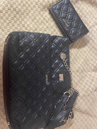 Authentic guess purse & wallet 