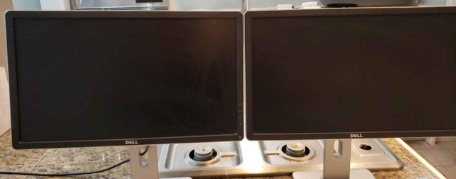Dell 22 Inch LED Monitor in Monitors in Oshawa / Durham Region
