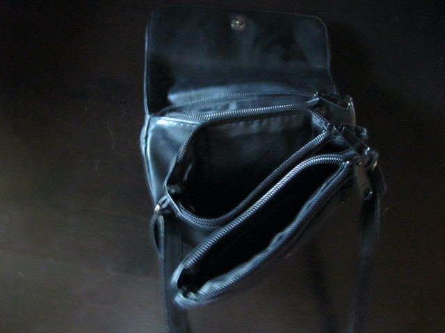 petit sac a compartiments, simili cuir dans Femmes - Sacs et portefeuilles  à Longueuil/Rive Sud - Image 2