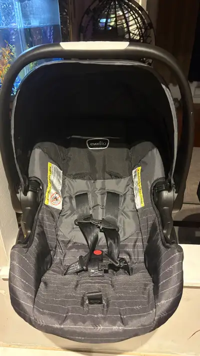Baby car seat + base NEW / NEUF Siège d’auto de bébé + base, View more