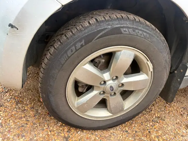 2008 Ford escape580120324866713609