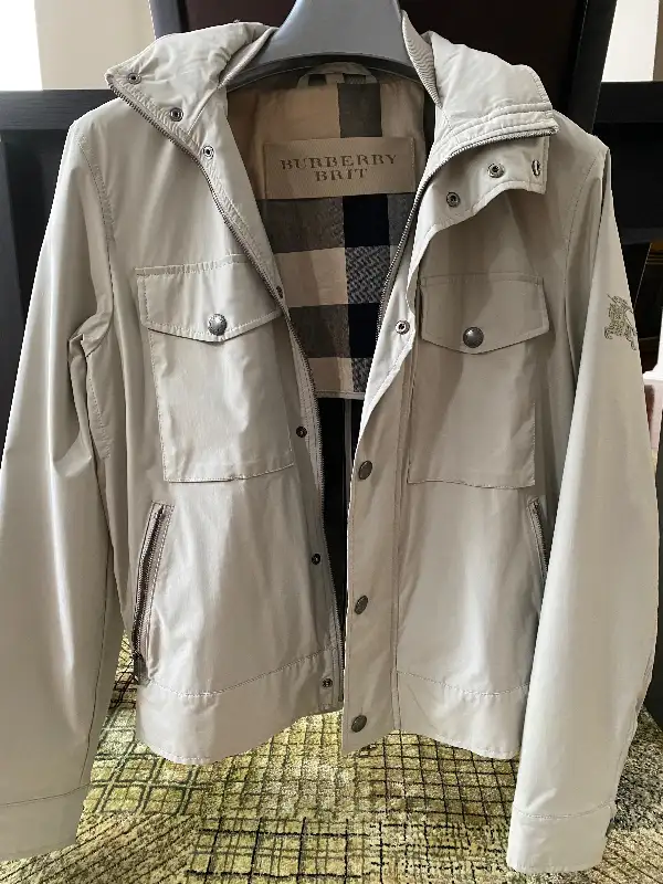 Burberry Men Jacket in Men's in Markham / York Region - Image 3