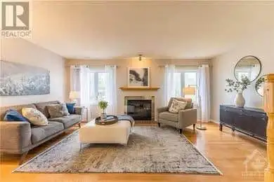 Available - 15th August, 2026 Rent is not inclusive of utilities. Semi detached home in Kanata! Hous...
