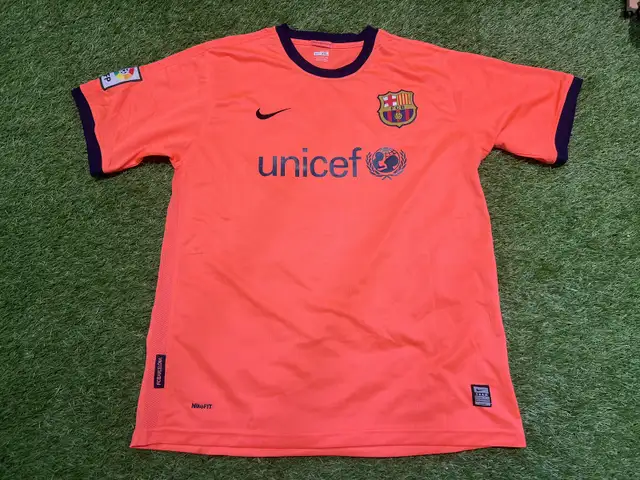 Nike FC Barcelona Thierry Henry Soccer Shirt Footbal in Soccer in City of Toronto - Image 3