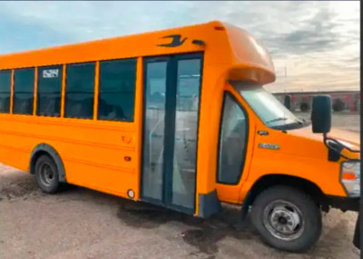 2021 FORD E450 13 passenger school bus BC ACTIVE. Non run 33K
