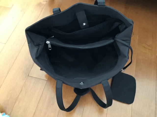 BLACK DIAPER BAG WATER RESISTANT 3 SIDE POCKETS 2 INNER POCKETS in Strollers, Carriers & Car Seats in Peterborough - Image 2