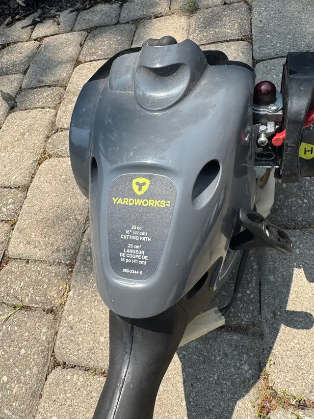 Yardworks Gas Trimmer62863729028099121