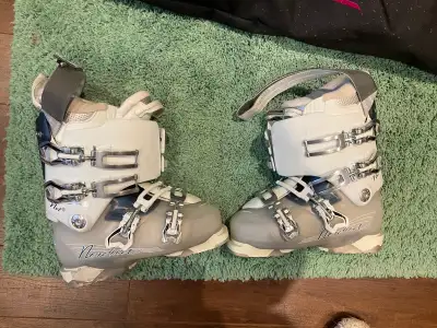 Ski boots, View more