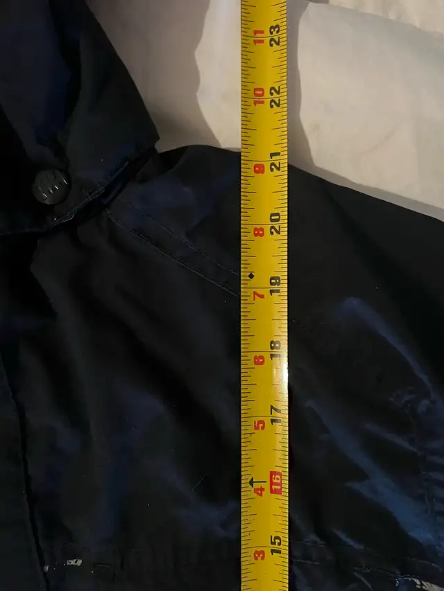 Helly Hansen Girls Size 9 Winter Coat Jacket  in Kids & Youth in Kingston - Image 4