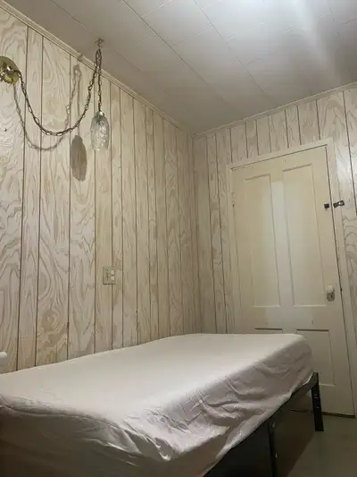 Provide room for rent Including everything Laundry in house Parking ️ available for car 10 min walk...