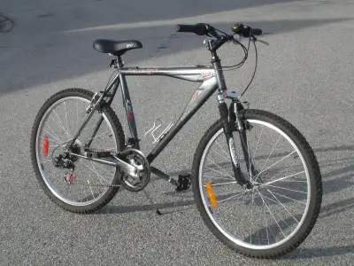 LIKE NEW ADULT'S 26" RALEIGH MATTERHORN 21 SPD WITH SUSPENSION!, View more