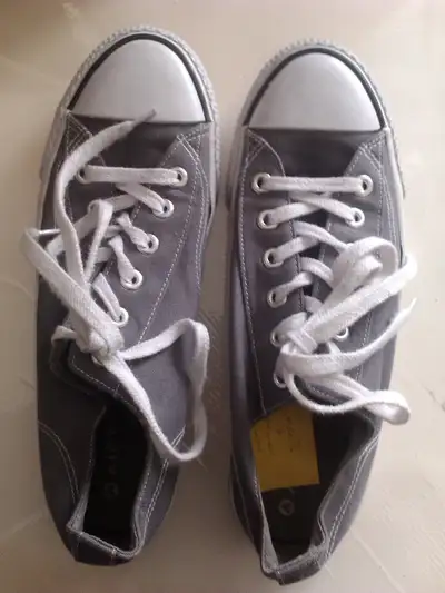 Men`s AirWalk casual shoes Sneakers size 8, View more