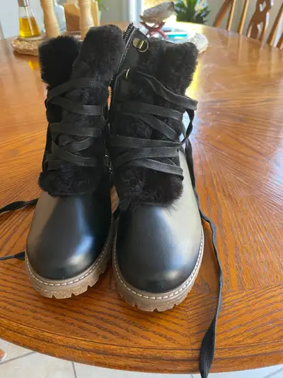 New Women winter boots  size 9 for sale, View more