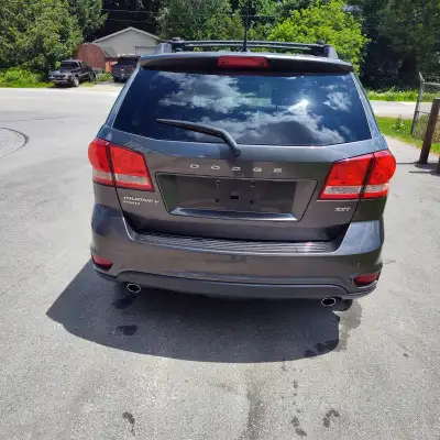 • Vehicle runs and drives perfectly • Low mileage: 95,300 • 2 car keys • Keyless Entry • Front Split...