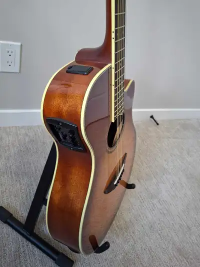 The APX thin-line body combines incredible comfort, easy top-fret access and a sound with bright, cl...