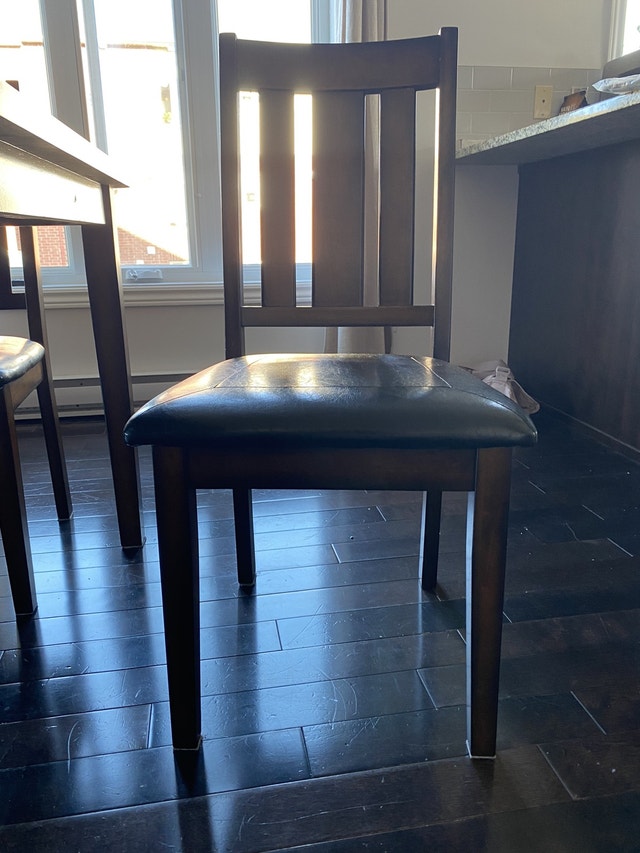 Ensemble de table à manger et 4 chaises Dining Tables & Sets Gatineau Kijiji