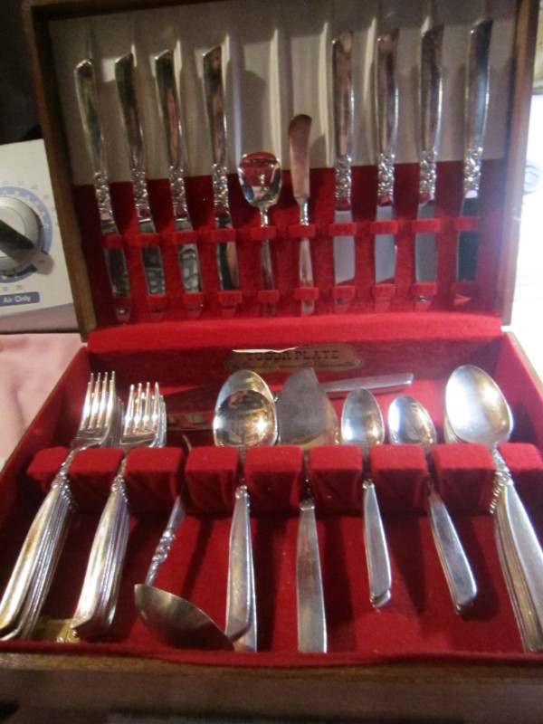 SOUTH SEAS silverware set, Service for 8 in Arts & Collectibles in Saint John - Image 2