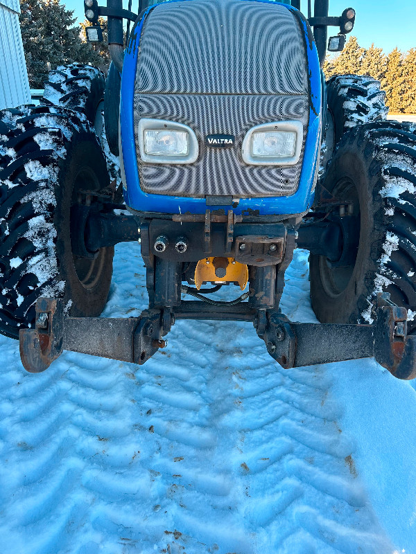 Valtra T-180 Bi directional FWA Tractor in Farming Equipment in Regina - Image 4