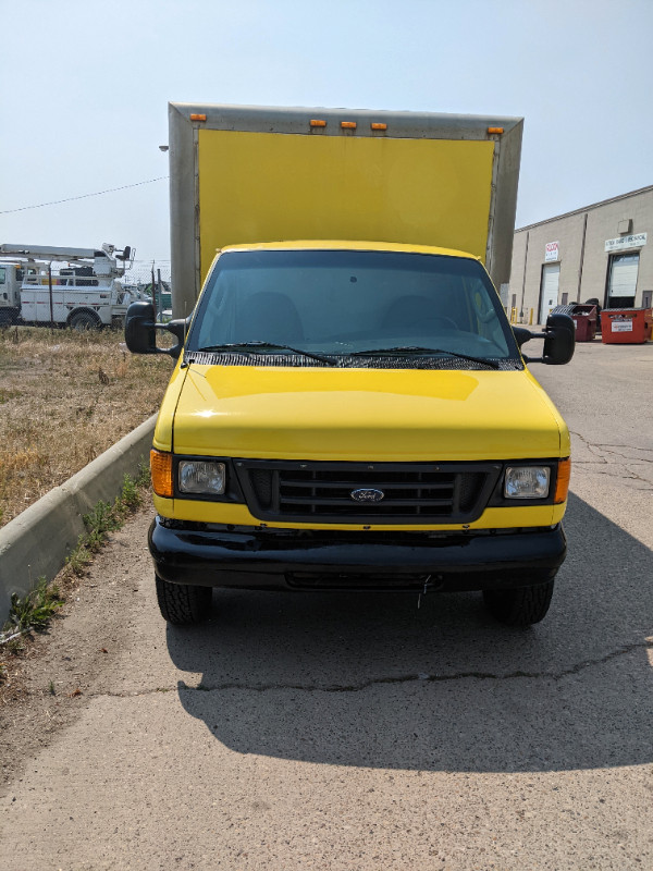 2003 Ford E-450 Delivery Truck in Cars & Trucks in Edmonton - Image 2
