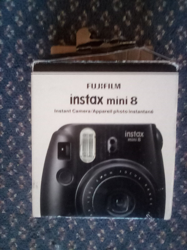 Fujifilm instax mini 8 digital camera black in Cameras & Camcorders in City of Toronto