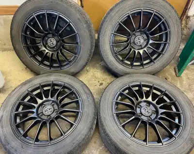 4 mags RSSW 16x6.5” , offset 40 Center bore: 73.1 Bolt pattern: 5x100 En état neuf! Mais les pneus s...