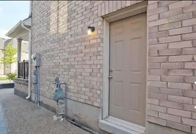 1 bedroom in Basement - $950