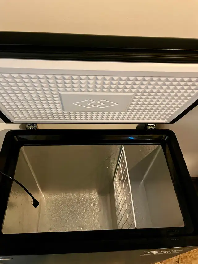 Deep Freeze like new! (7 cu ft)63793631623811122
