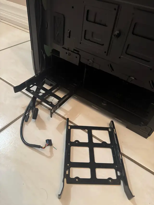 Corsair ICUE 220T Case in Desktop Computers in Oakville / Halton Region - Image 11