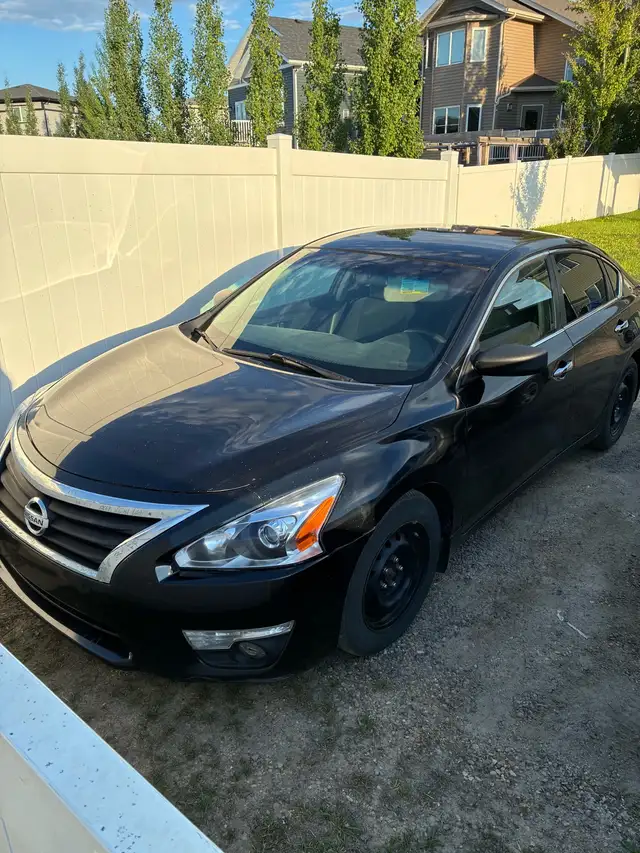 2015 Nissan Altima $2,500 open to offers 