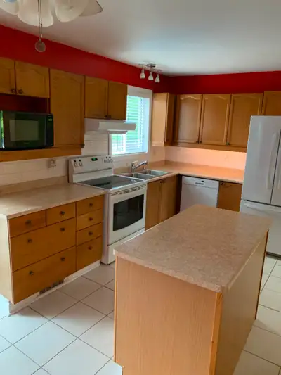 Room for Rent Barrhaven Closest landmark is 2201 Jockvale Rd, Nepean, ON K2J 4J9 The price is inclus...