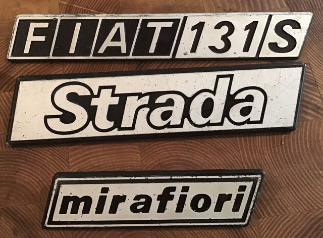Emblèmes Fiat Strada mirafori . dans Pièces de carrosserie  à Drummondville