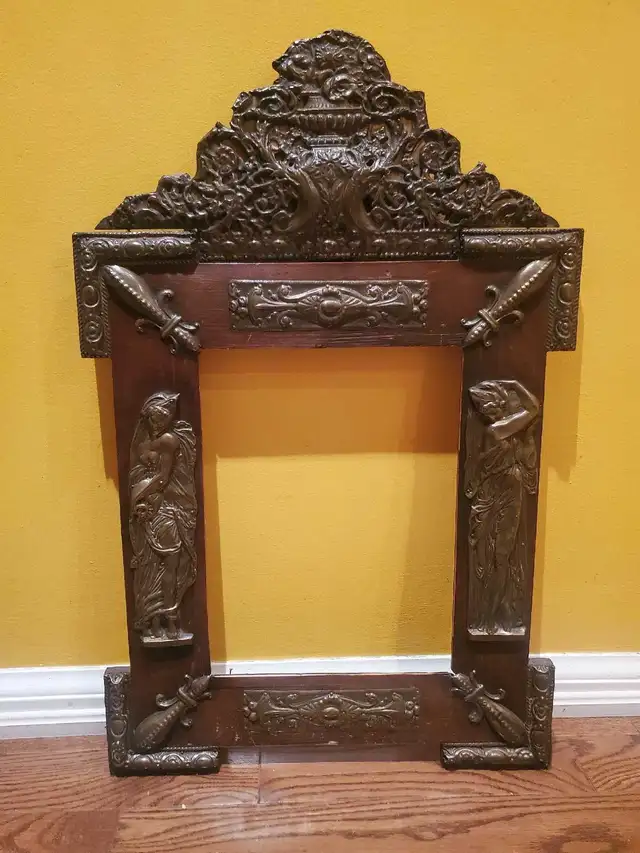 19th Century French Napoleon III Repousse Brass & Pine Mirror in Home Décor & Accents in City of Toronto - Image 2