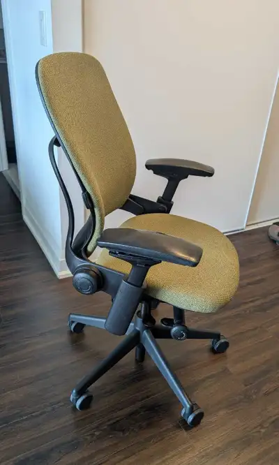 Used Steelcase Leap V2, Green, View more