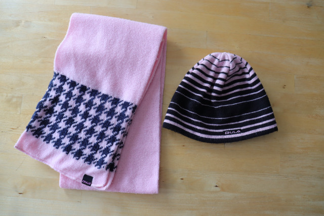 Toque scarf pink and black in Women's - Tops & Outerwear in Banff / Canmore - Image 2
