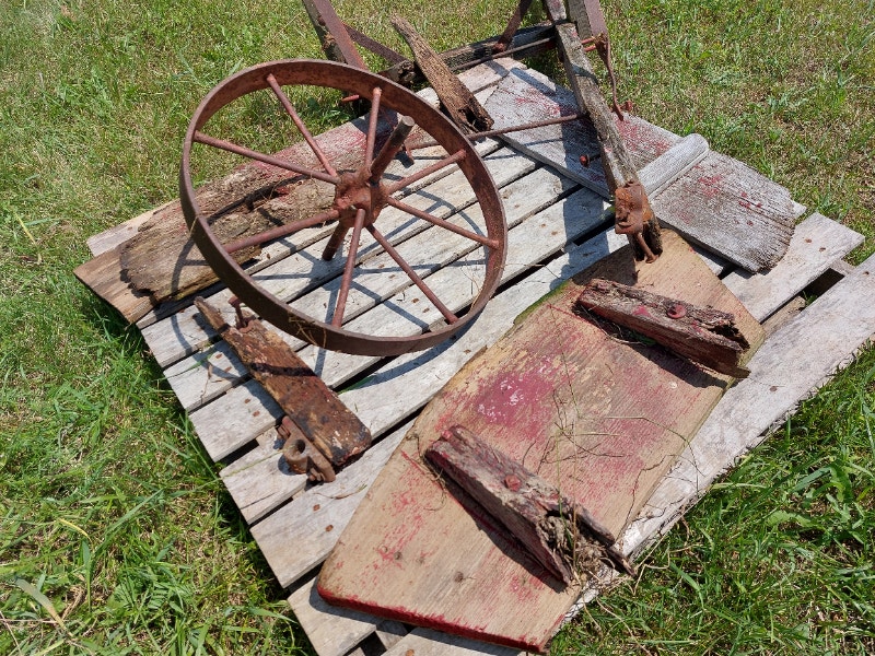 Vintage farm wheelbarrow Needs total restoration Arts & Collectibles