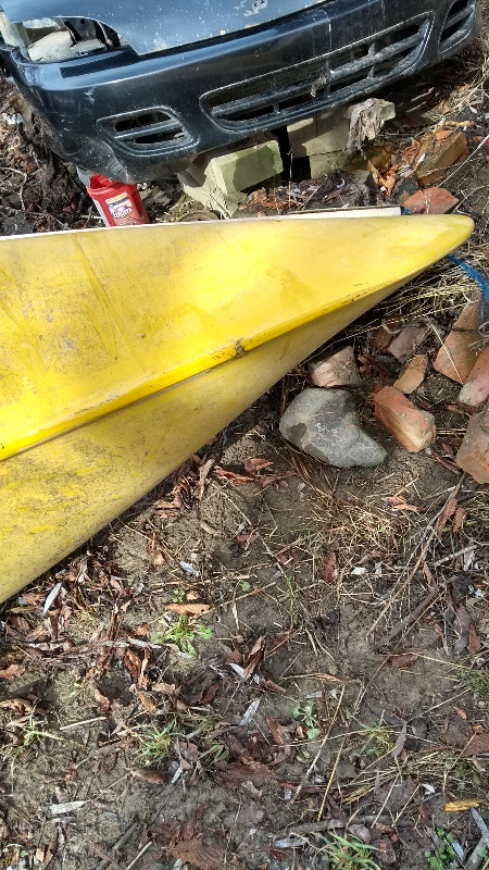16' Frontiersman fibreglass canoe , old but usable. 400$ in Canoes, Kayaks & Paddles in Vernon - Image 3