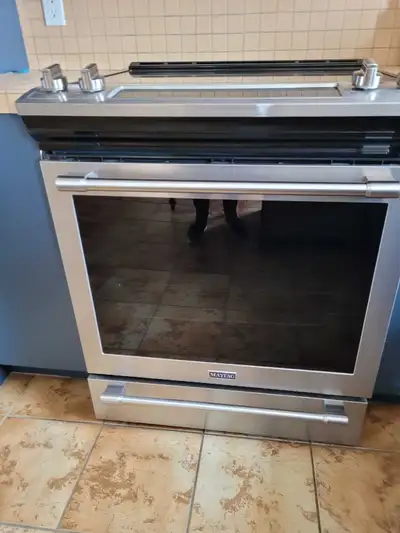Cuisinière  Maytag . Stainless. Plaque noire., View more