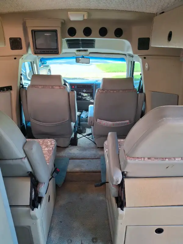 rialta winnebego motorhome in RVs & Motorhomes in Mississauga / Peel Region - Image 5