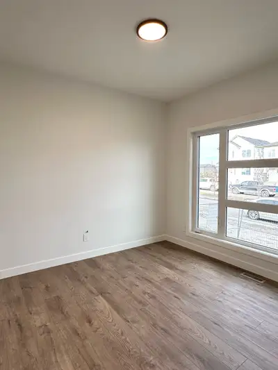 3 Bedrooms and main floor bedroom or offices 3 full bath rooms great locations. School, shopping cen...