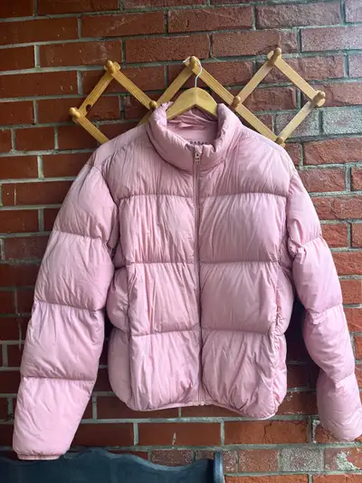 Aritzia Babaton park city Puffer jacket pink, View more
