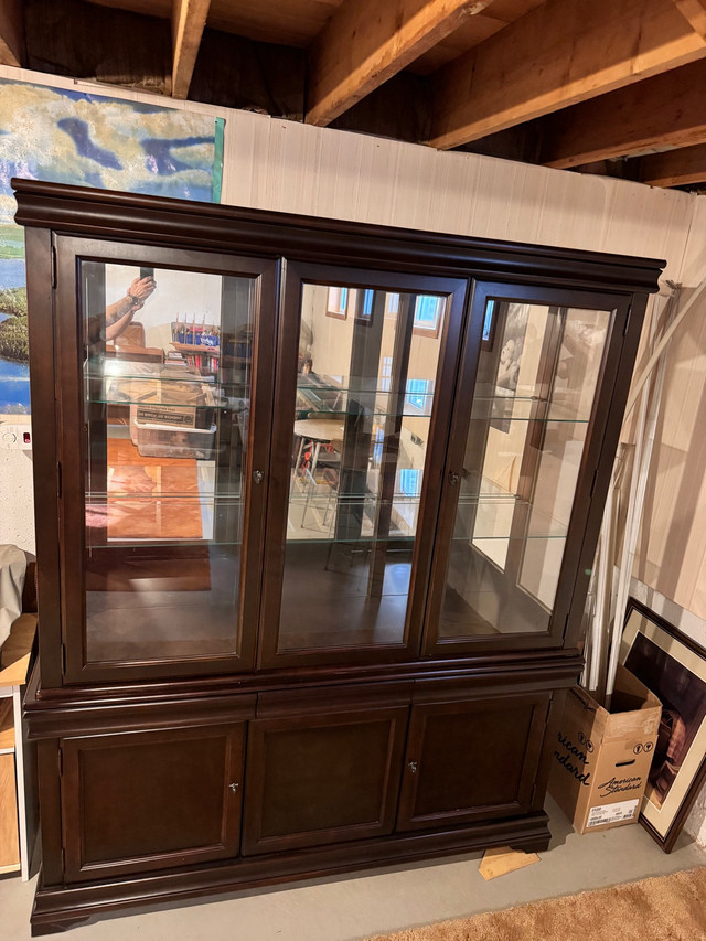 Hutch, china cabinet excellent condition  in Hutches & Display Cabinets in Oakville / Halton Region - Image 3