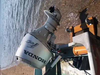 25 HP Honda outboard with tiller handle short shaft with gas tank and hose, Runs great asking $1750