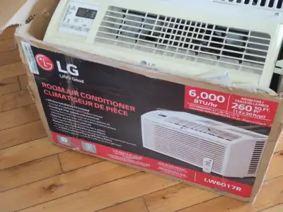 Vends climatiseur de fenêtre LG pour cause de déménagement. 6 000 BTU. Refroidit efficacement une gr...