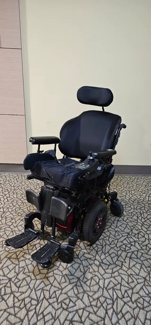 Q6 Quantum Edge 3 Stretto Power WheelChair62863735852161126