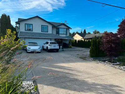 Beautifully Updated 3-Bed, 2-Bath Upper-Level Suite